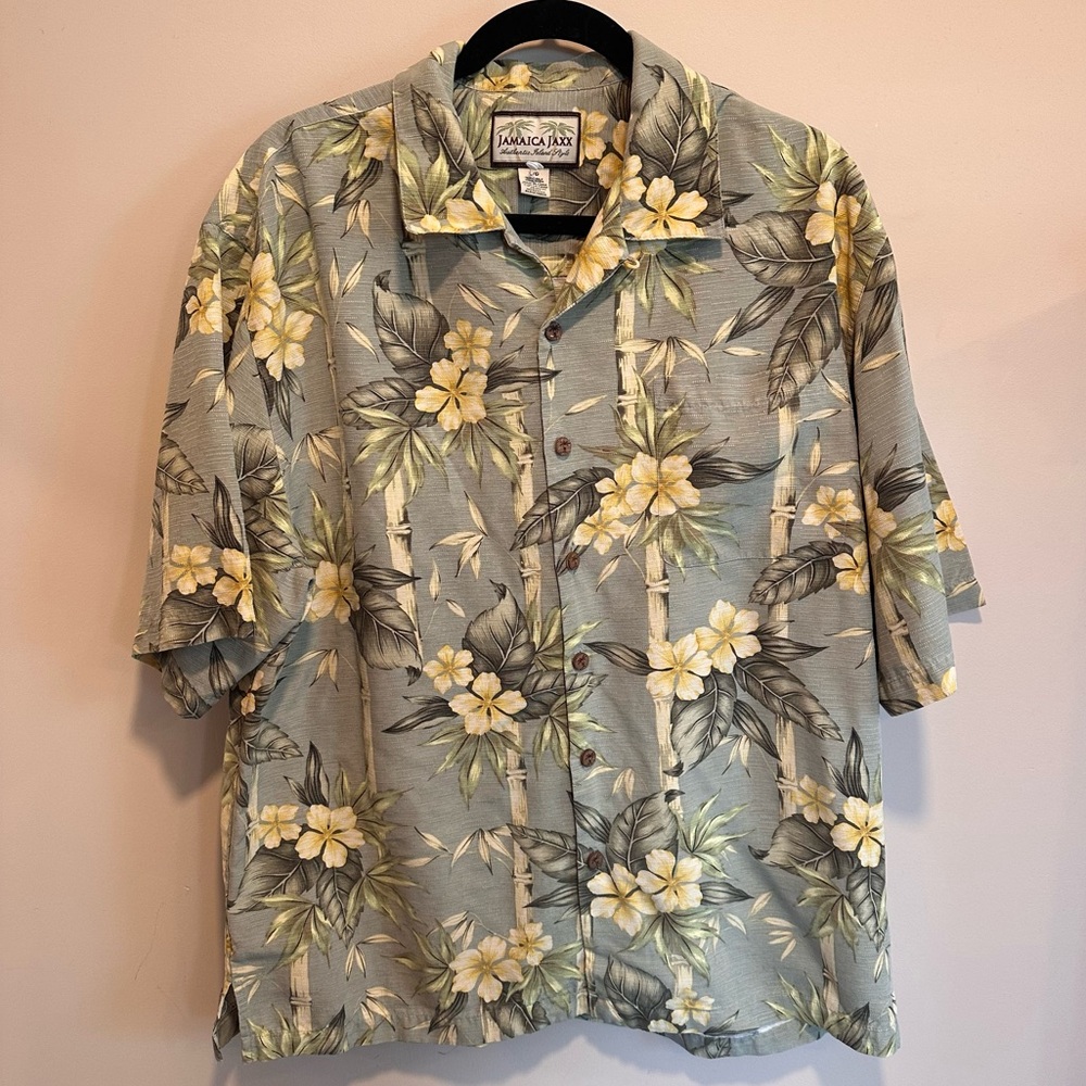Jamaica Jaxx‎ 100% Silk Men’s Size Large Floral Hawaiian Button Down Shirt